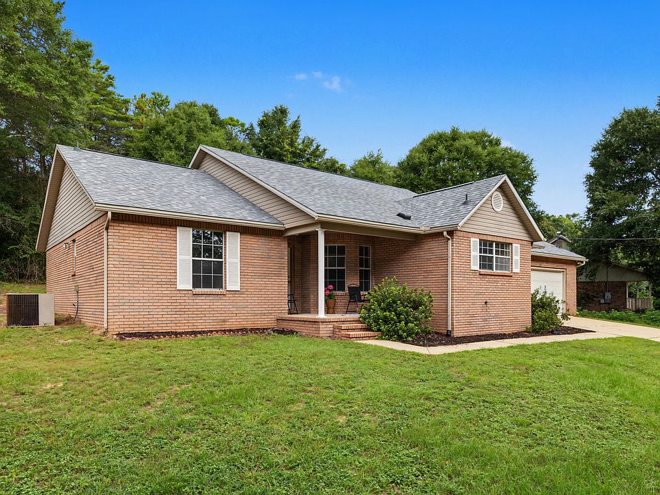 1st image of 213 Hunter Dr