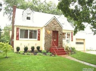114 Linden Ave, Lynbrook, NY 11563