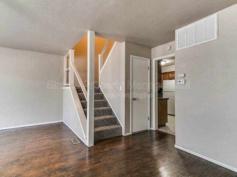 10607 N Macarthur Blvd — Photo 8