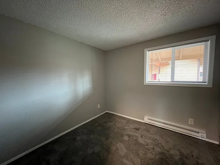 Surrey Square Apartments — Photo 25