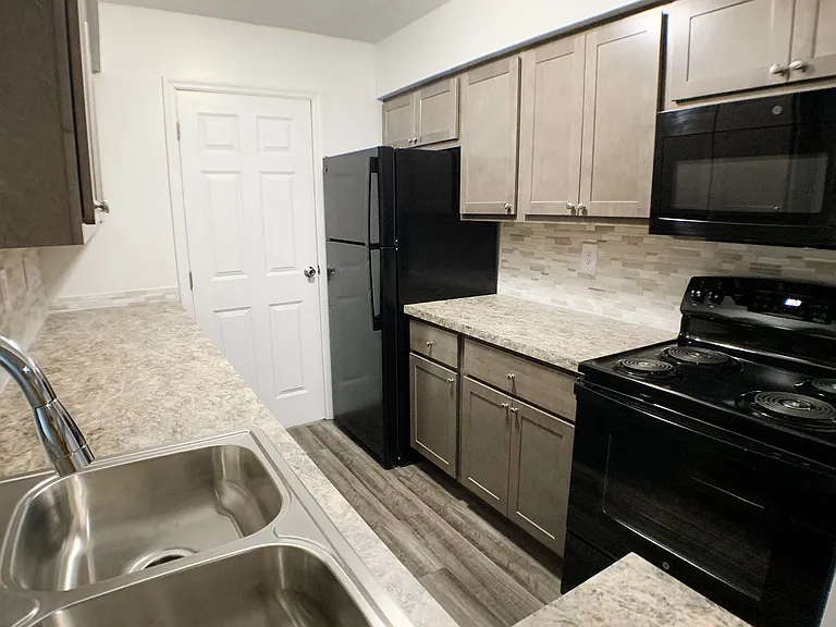 Steeplechase Apartments — Photo 31