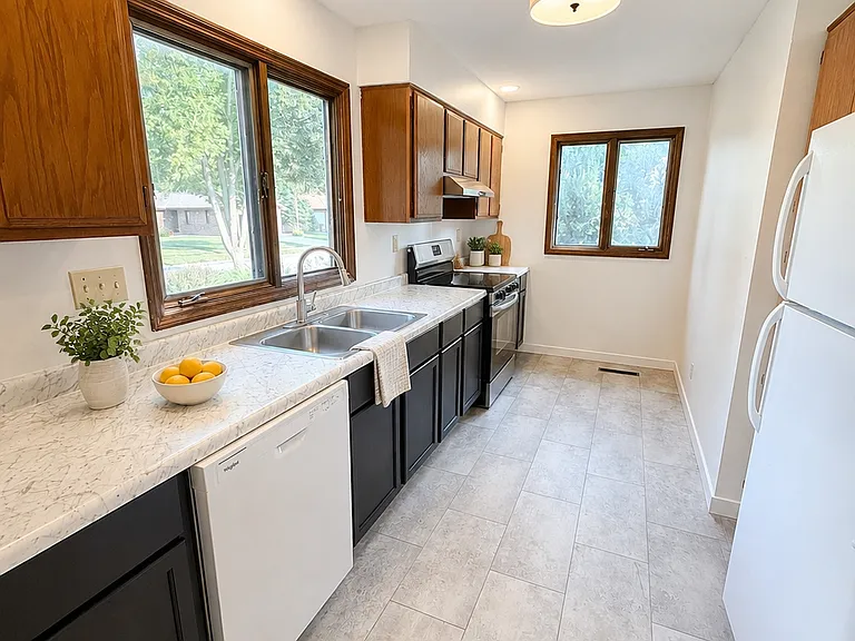 3323 Wildbriar Ln — Photo 3