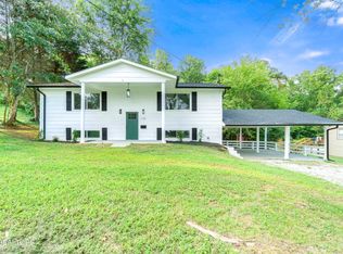 140 Charles Pl, Harriman, TN 37748