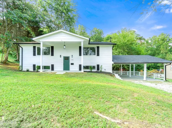 140 Charles Pl, Harriman, TN 37748