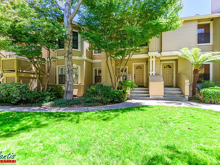 990 La Mesa Ter #F — Photo 1