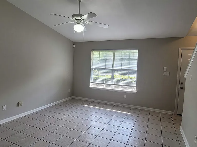 2525 Hartsfield Rd #8 — Photo 3