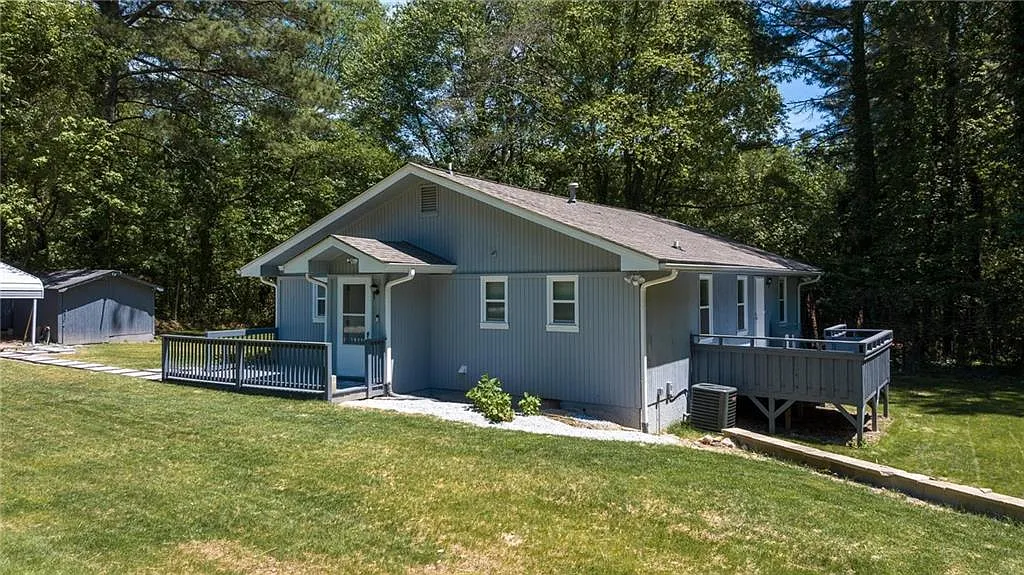 2863 Parkwood Rd photo 1