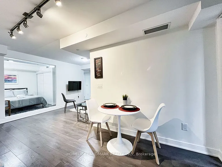 525 Adelaide St W #1620 — Photo 39