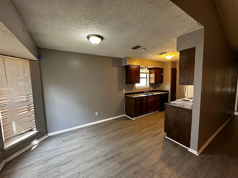 400 Allison Ln — Photo 8