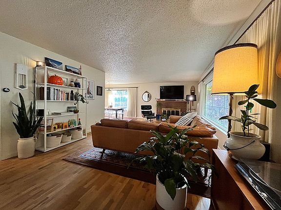 2nd image of 505 Pioneer Dr
