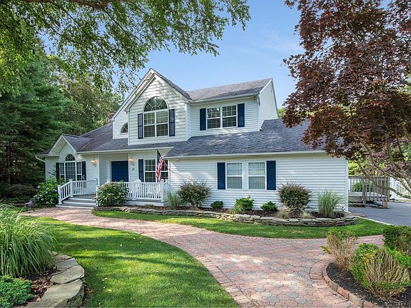 3rd image of 32 Bailey Ln