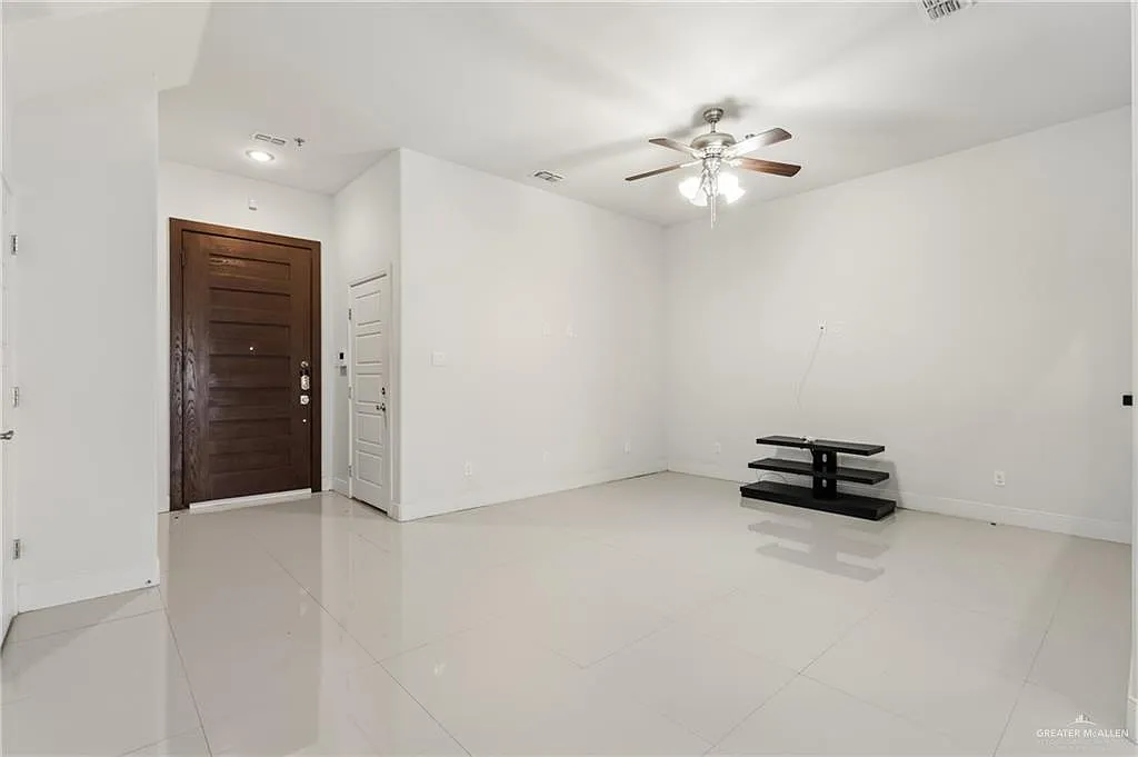 2 bed, 2.5 bath, 1440 sqft, $1,500 — Photo 2