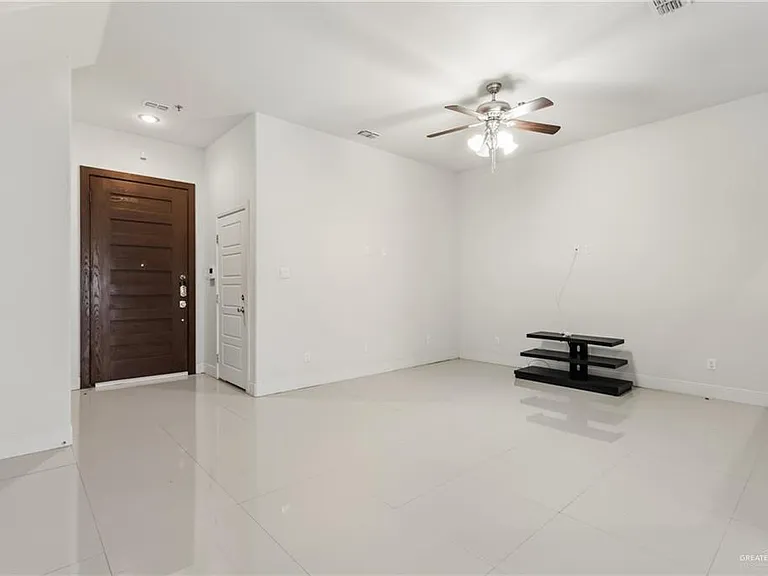 3016 S L St #2 — Photo 2
