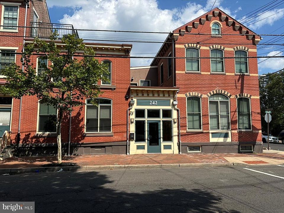 1st image of 242 Centre St Unit 12