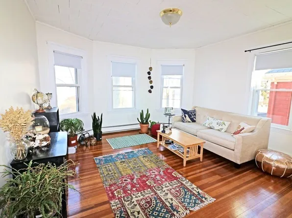 100 Quincy Ave APT 4, Winthrop, MA 02152