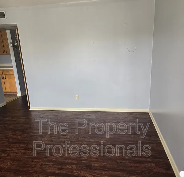 501 Vanderbilt St #C — Photo 6