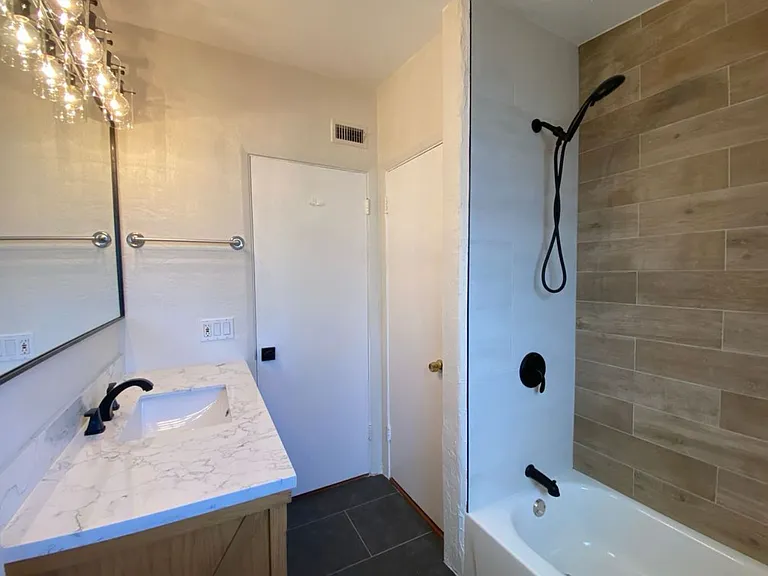424 Manhattan Ave — Photo 11