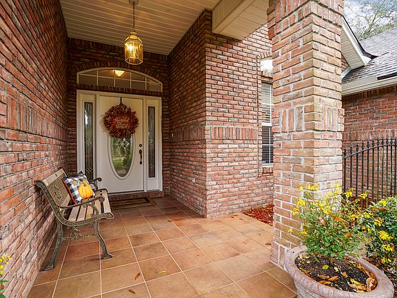 4th image of 1125 Chandler Oaks Dr