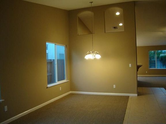 3rd image of 1025 Lambdin St