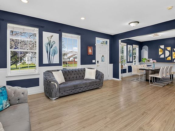 3rd image of 722 Metropolitan Ave