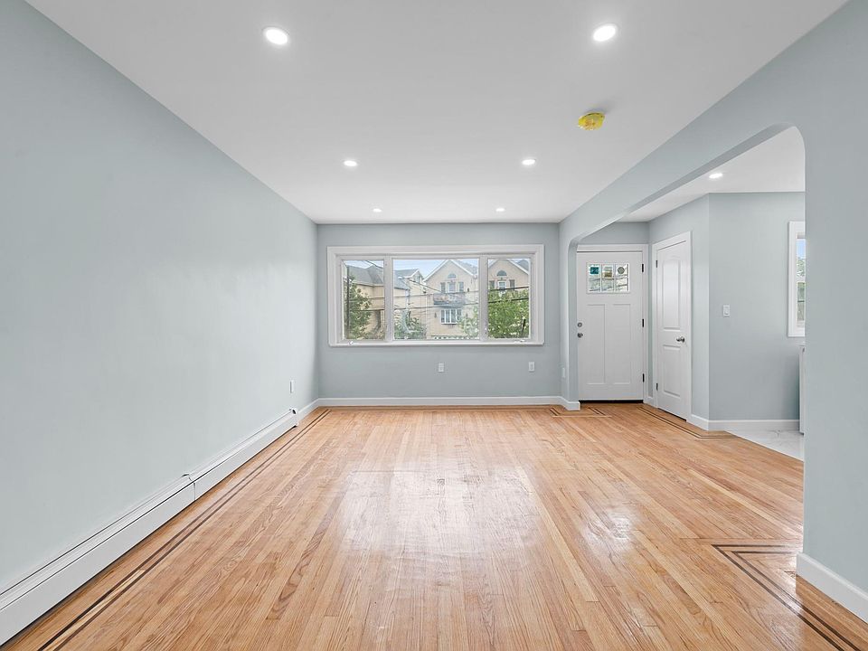「覗くモノ」 2819 Schurz Avenue, Bronx, NY 10465 | MLS #881378 | Zillow