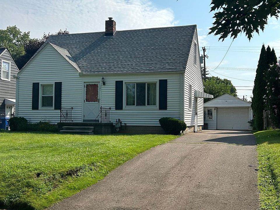 1st image of 121 Ascot Ave