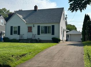 121 Ascot Ave, Waterford, MI 48328