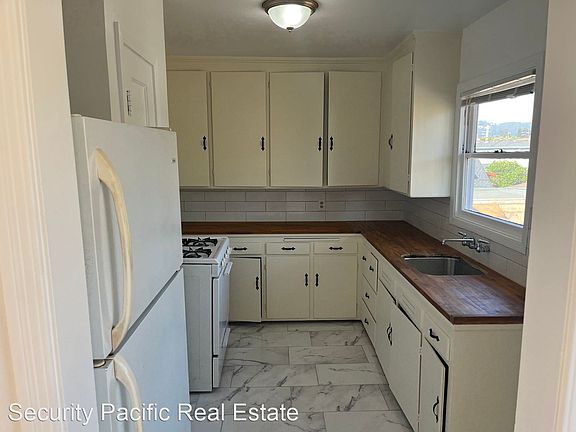 4th image of 400 33rd St #17806739