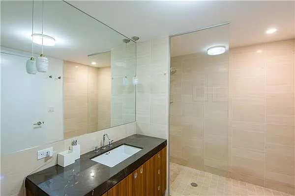 Sold by (Legacy) Elegran | media 4