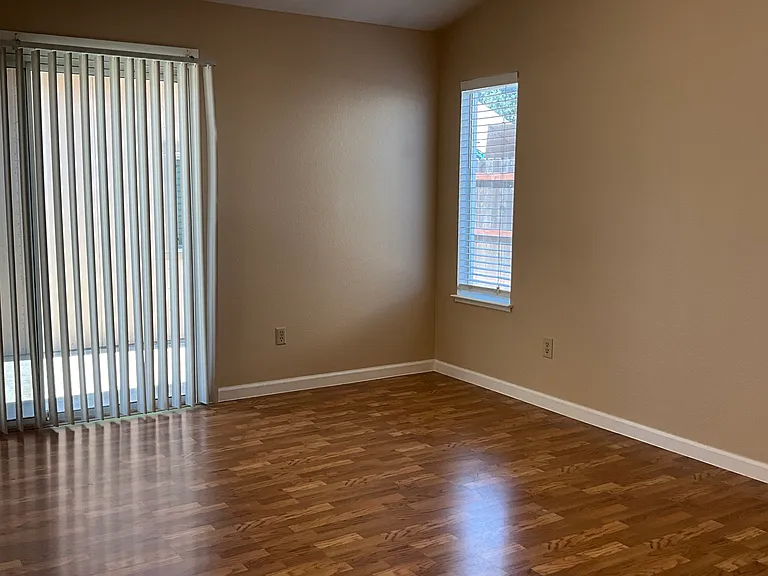 8940 Meadowspring Dr — Photo 11