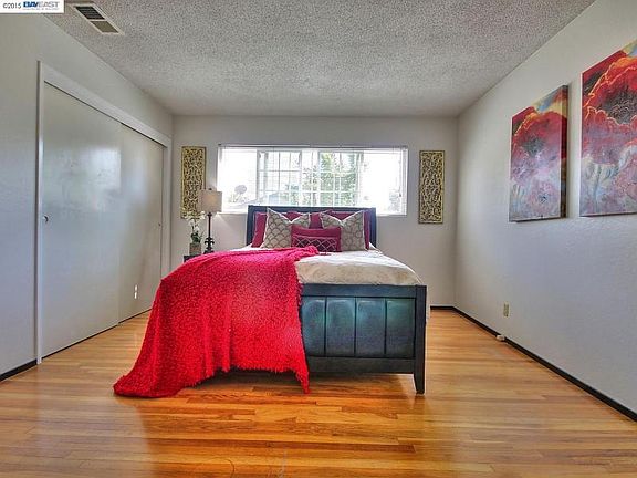 5th image of 34805 Gladstone Pl