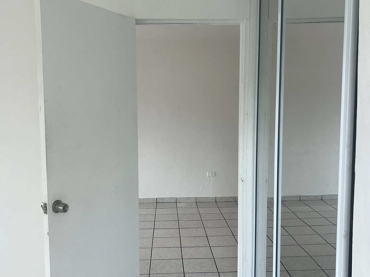 1 bed, 500 sqft, $1,200 — Photo 2