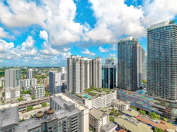 3rd image of 1000 Brickell Plz #3005