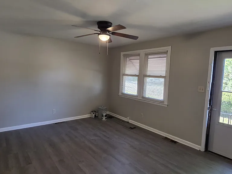 2206 Bothwell St — Photo 8