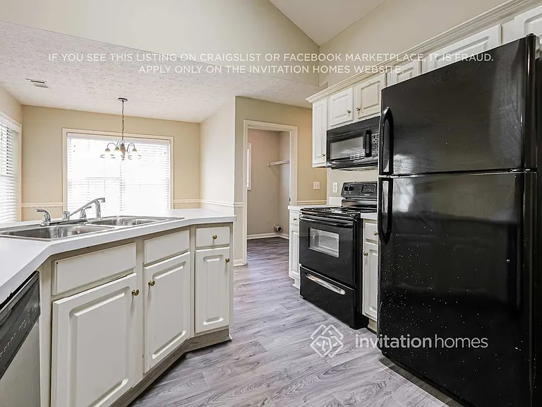 2604 Carolina Ct — Photo 7