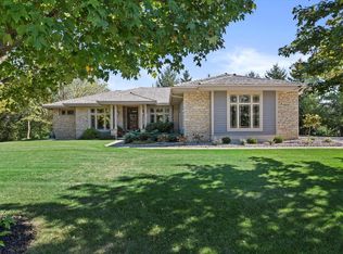 1804 E Bristlecone Dr, Hartland, WI 53029