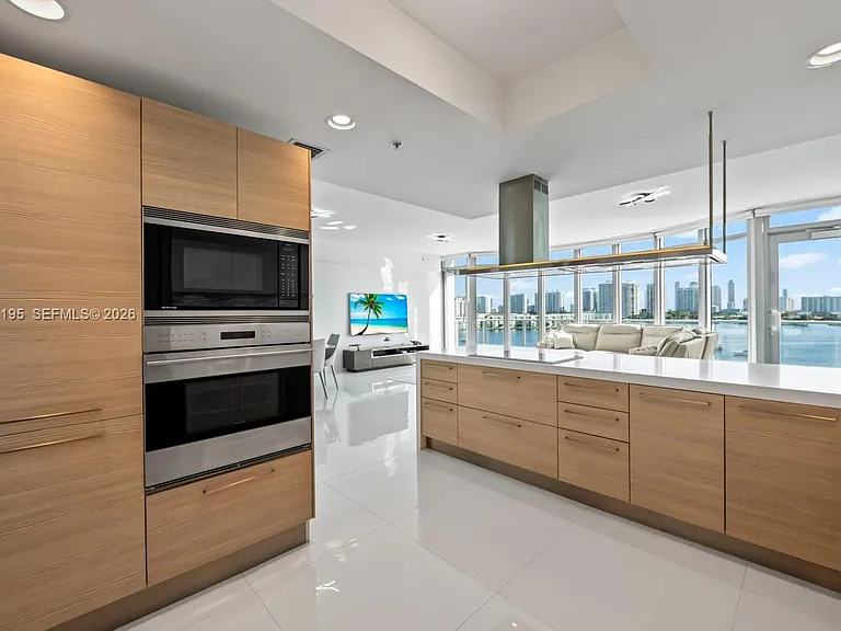 17301 Biscayne Blvd #811 — Photo 7
