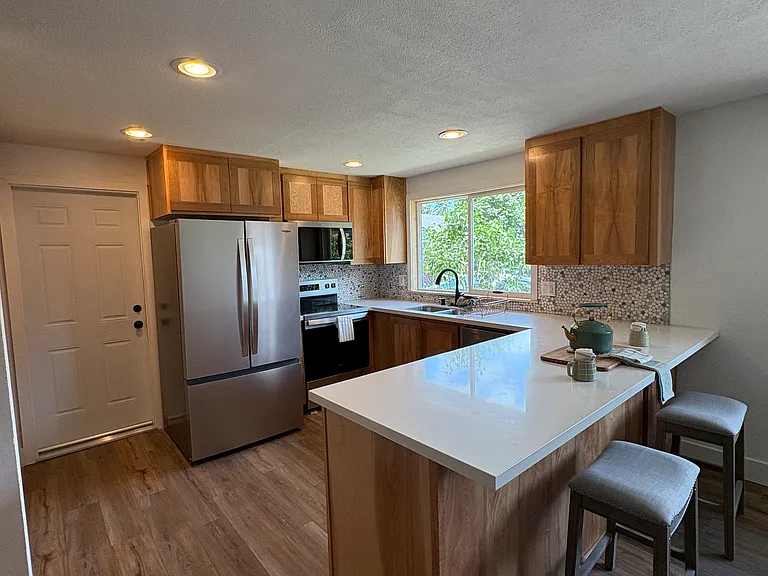 4901 NE 1st St — Photo 10