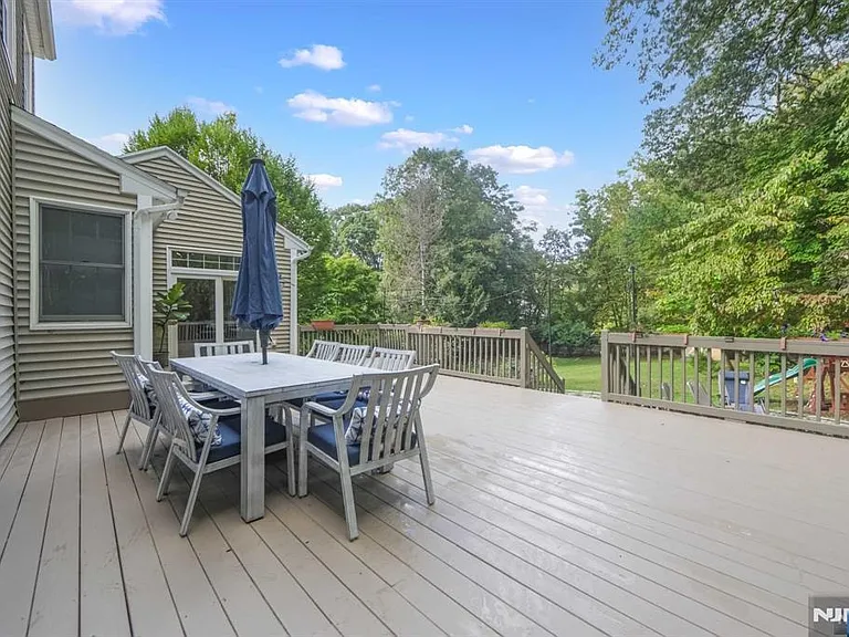 5 Monroe Dr — Photo 30