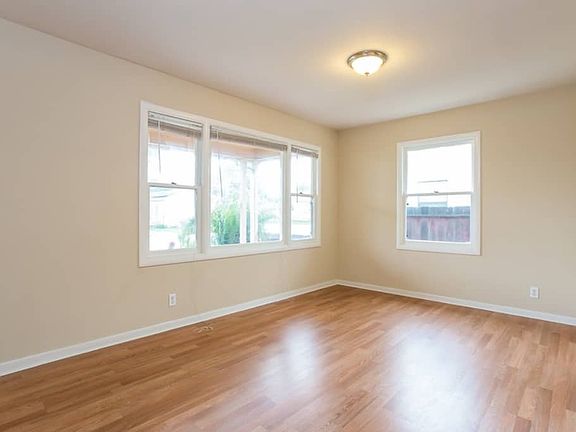 5th image of 918 W 6th St