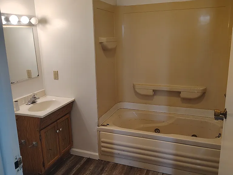 115 S 6th St #1 — Photo 7