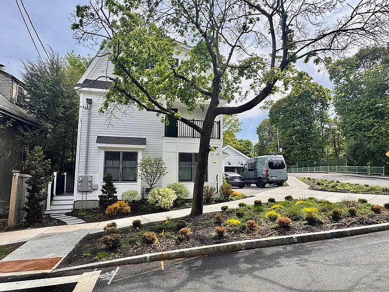 101 Sumner Rd — Photo 31