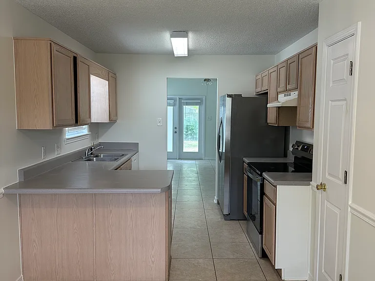 405 Belle Chase Ct S — Photo 5