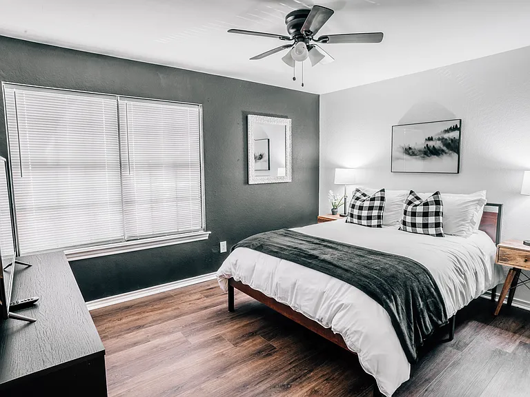 6309 Riviera Dr — Photo 33