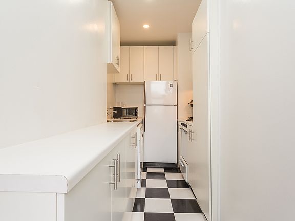 5th image of 157-163 E 72nd St #15H