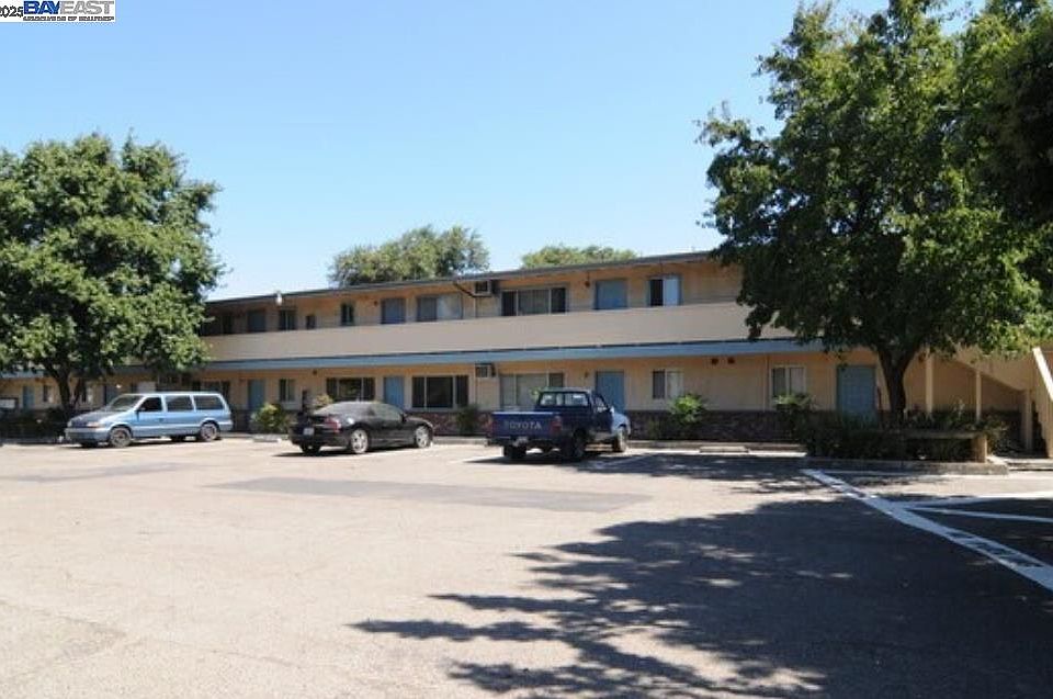 1st image of 42 W Lowell Ave