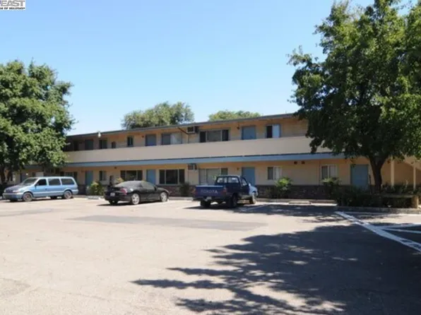 42 W Lowell Ave, Tracy, CA 95376