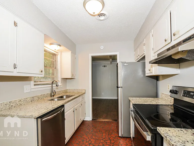 2154 Ashland Dr — Photo 9