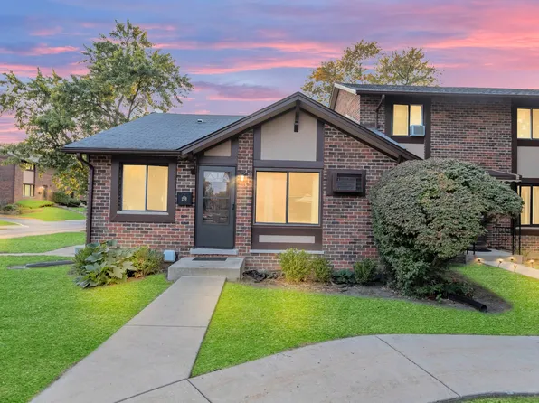 1S270 S Windsor Ln, Villa Park, IL 60181