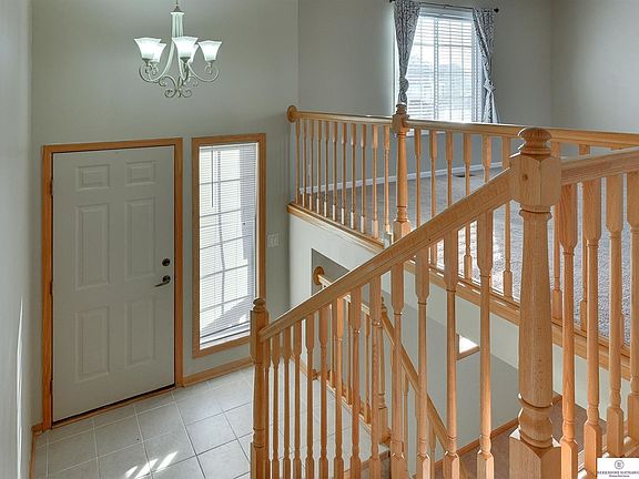 3rd image of 610 Rosewood Ave